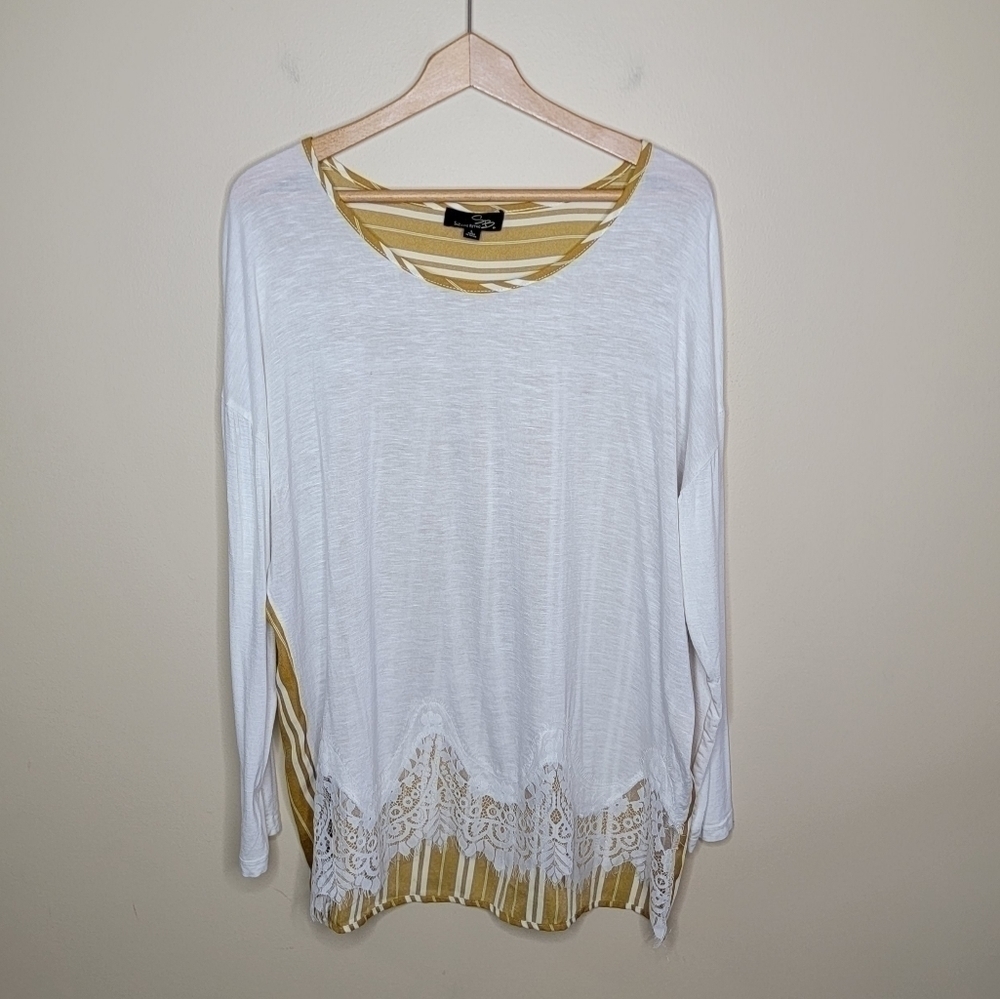 Suzanne Betro Lace Hem Yellow Striped Back Top Size Large
